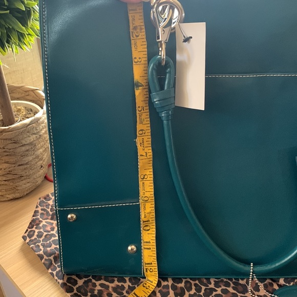 Teal Wilson’s leather bag - Picture 8 of 9